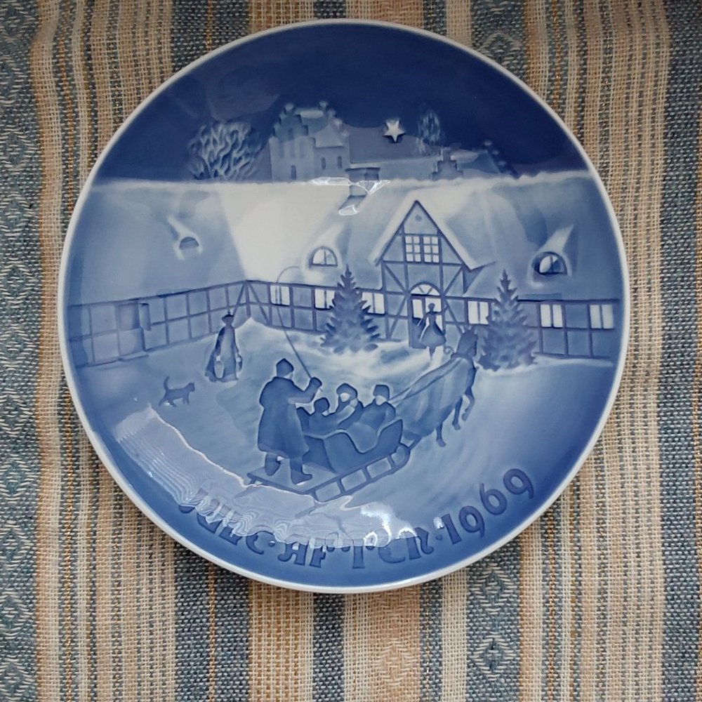 Royal Copenhagen Vintage 1969 “Christmas with the Country‎ Relatives"
